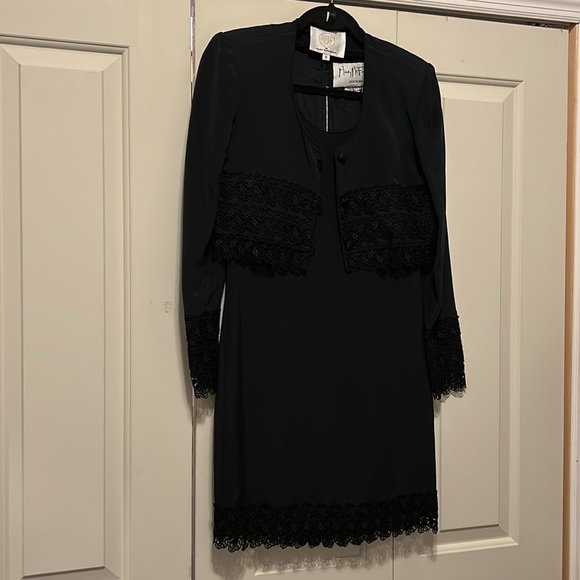 MARY McFADDEN. COUTURE Dresses & Skirts - MARY McFADDEN DRESS SIZE  2 COLOR BLACK  100 0/0 SILK